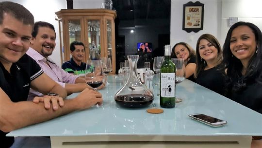 Vinho, amizade, festa, poltica; prazeres!