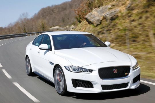 Jaguar XE 20; manso e veloz